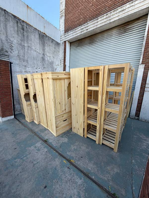 Estanterías de pino